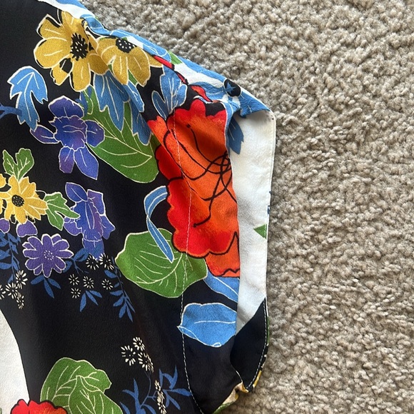 Beautiful blouse with a plunging neckline - Picture 4 of 5